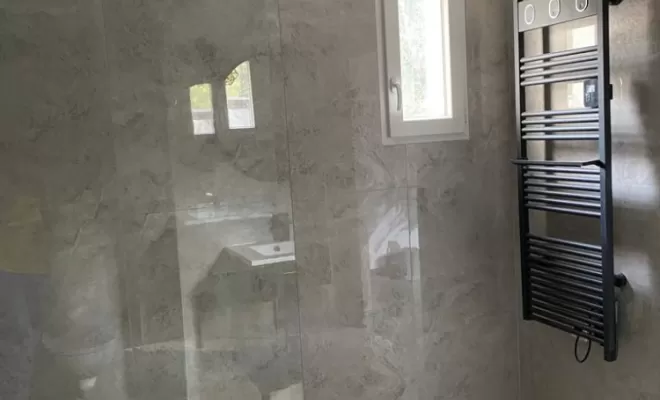 Mise en place des corps encastrés (douche et lavabo)