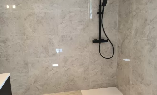 Mise en place des corps encastrés (douche et lavabo)